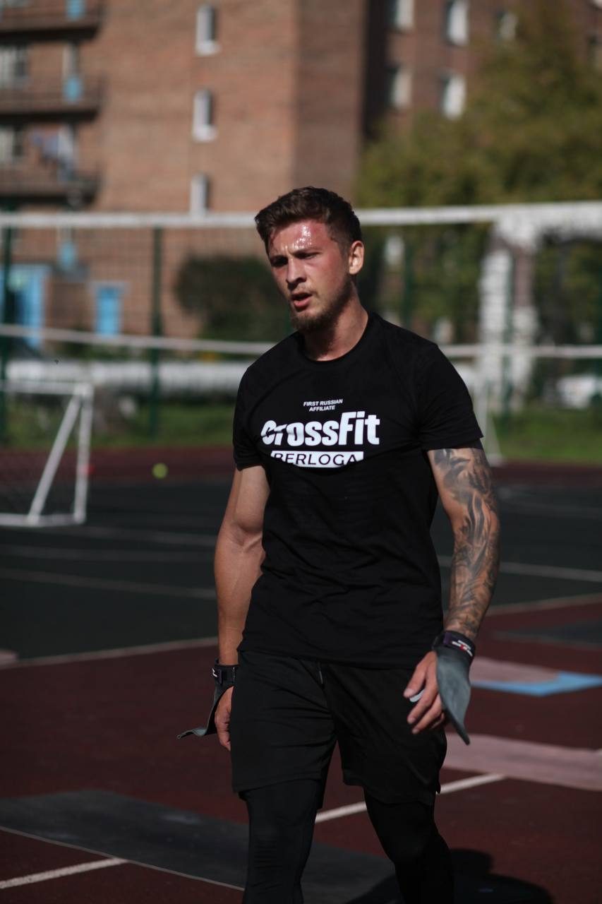 Всеволод в футболке CrossFit Berloga